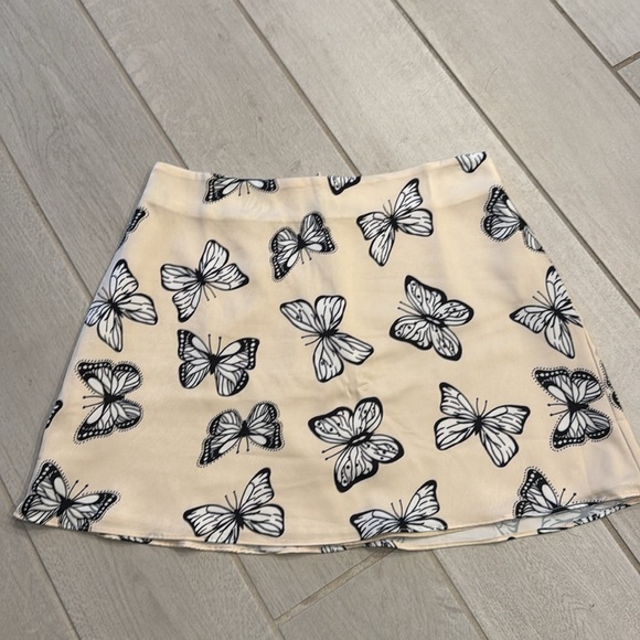 MORE TO COME Araceli Mini Skirt in ChampagneSize small - Picture 2 of 4